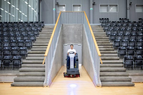 Advance SC4000, Floor Sweeper Scrubber,  28  and 32 , 33 Gallon, Battery, Ride On, Cylindrical Cheap - Image 2